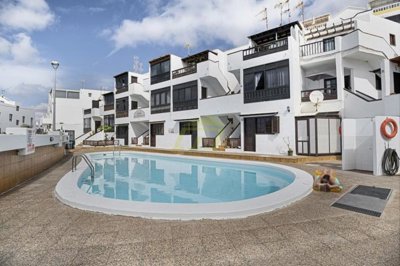 Renovated apartment with 2 terraces in gated complex with pool