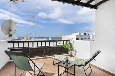 Renovated apartment with 2 terraces in gated complex with pool