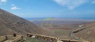 Plot of land for sale with sensational views in Femes