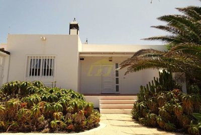 Spacious property in a peaceful setting with rental potential in Playa Blanca