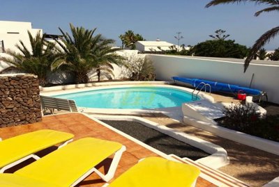 Spacious property in a peaceful setting with rental potential in Playa Blanca