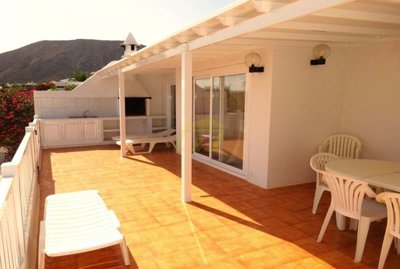 Spacious property in a peaceful setting with rental potential in Playa Blanca