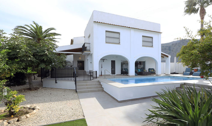 Image No.1-6 Bed Villa for sale