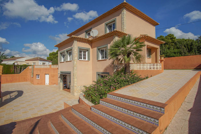 Image No.1-5 Bed Villa for sale