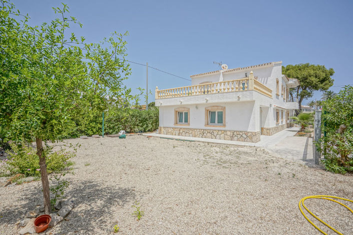 Image No.1-6 Bed Villa for sale