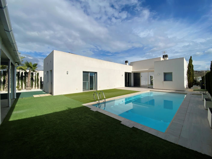 Image No.1-3 Bed Villa for sale