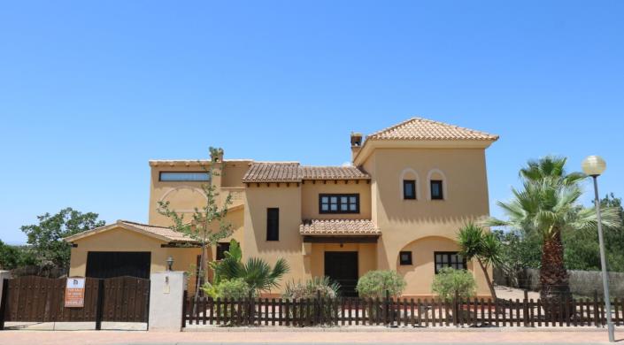 Image No.1-5 Bed Villa / Detached for sale