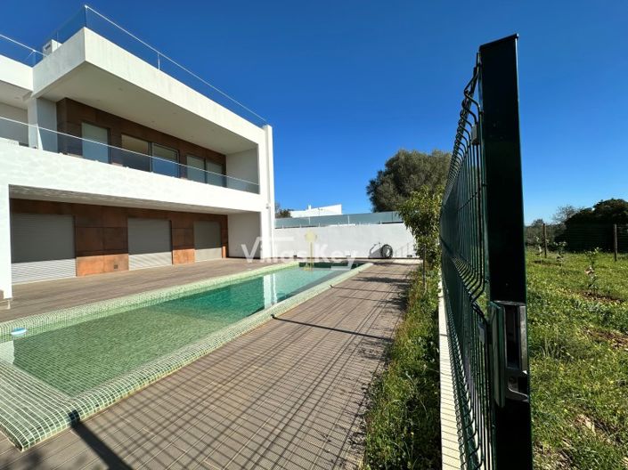 Image No.1-3 Bed Villa for sale