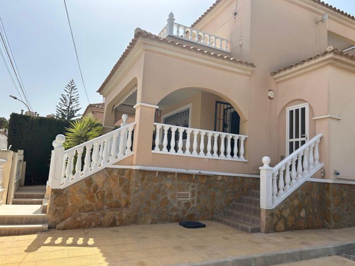 Image No.1-3 Bed Villa for sale