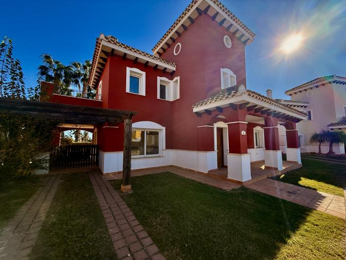 Image No.1-4 Bed Villa / Detached for sale