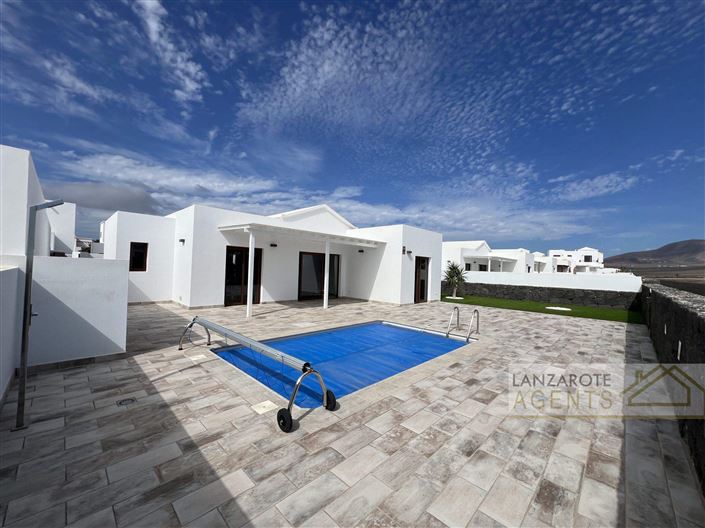 Image No.1-3 Bed Villa for sale