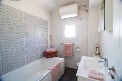 bathroom (2)