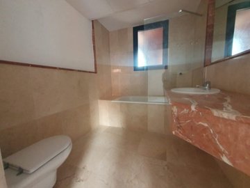 Main bathroom