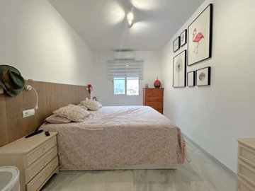 Master Bedroom (3)