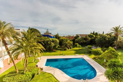 Pool and seaview