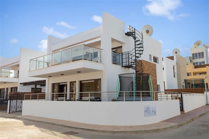 Image No.1-5 Bed House for sale