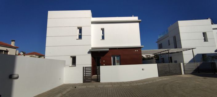 Image No.1-4 Bed House for sale