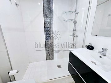 casa-las-brisas-bathrooms-1opt