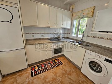 1439-alcazaba-4a-kitchen-2