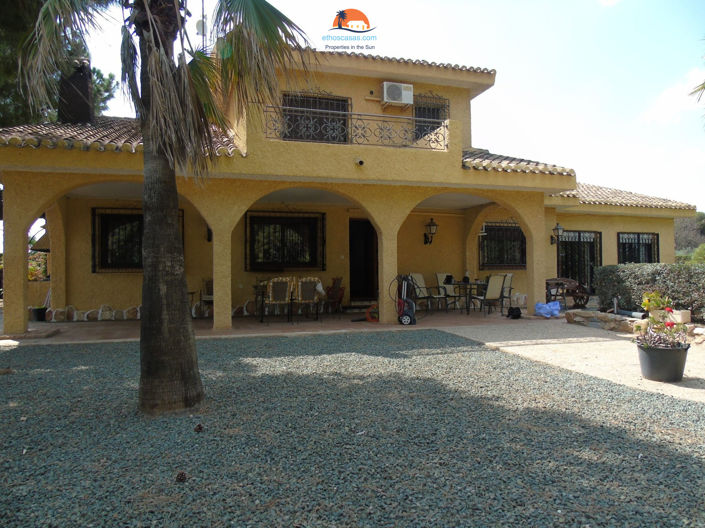 Image No.1-4 Bed Villa for sale