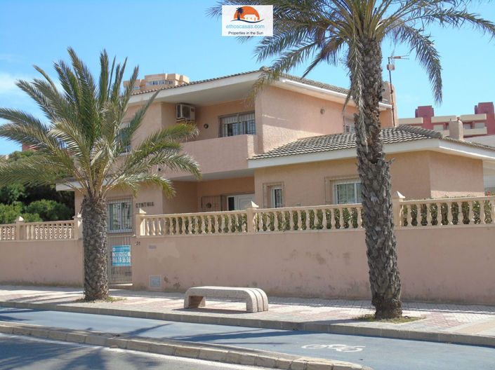 Image No.1-4 Bed Villa for sale