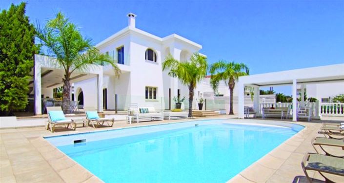 Image No.1-6 Bed Villa for sale