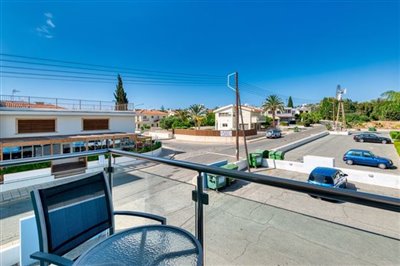 lounge-balcony-views