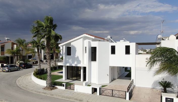 Image No.1-4 Bed Villa for sale