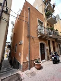 1 - Taormina, House