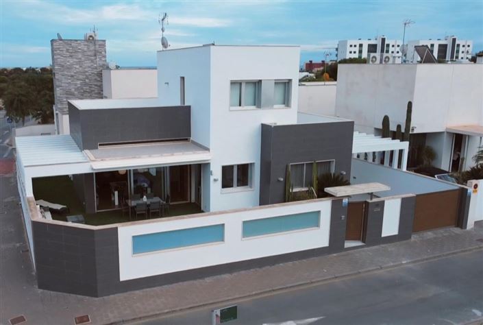 Image No.1-3 Bed Villa for sale