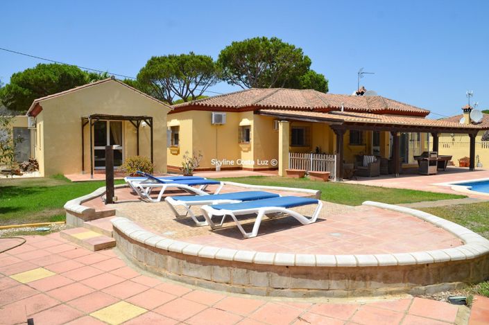 Image No.1-6 Bed Villa for sale