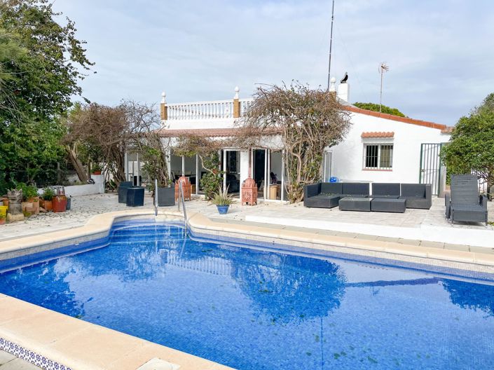 Image No.1-4 Bed Villa for sale