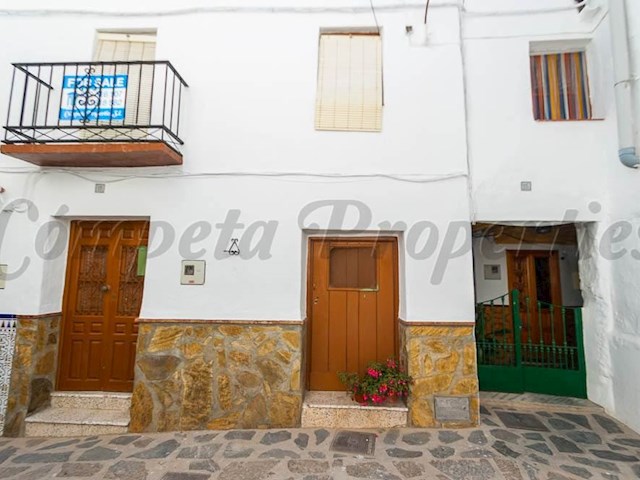 Image No.1-4 Bed Townhouse for sale