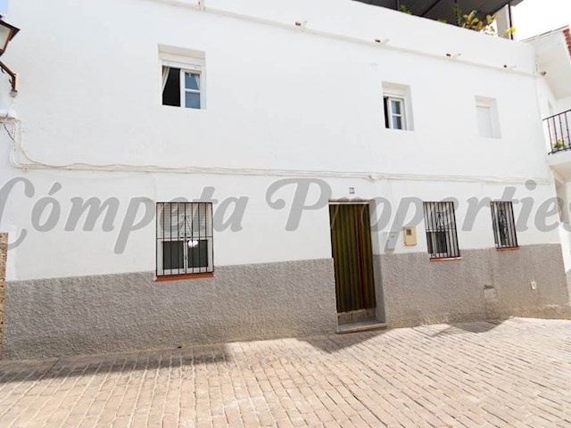 Image No.1-4 Bed Townhouse for sale