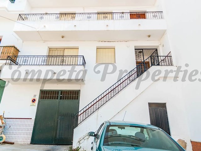 Image No.1-4 Bed Townhouse for sale