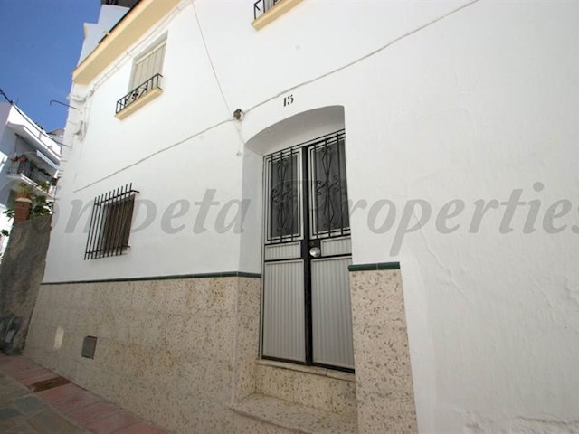 Image No.1-3 Bed Townhouse for sale