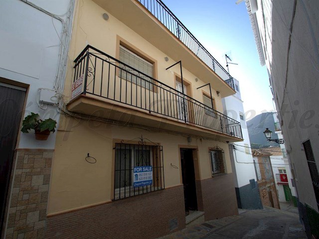 Image No.1-6 Bed Townhouse for sale