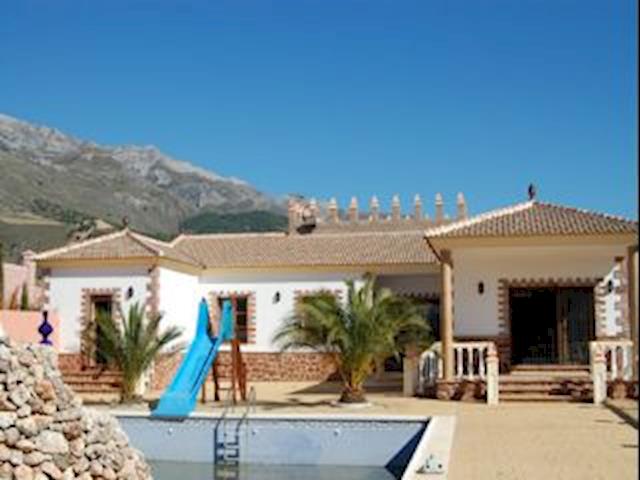 Image No.1-4 Bed Villa for sale