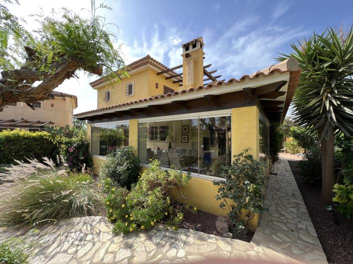 Image No.1-3 Bed Villa / Detached for sale