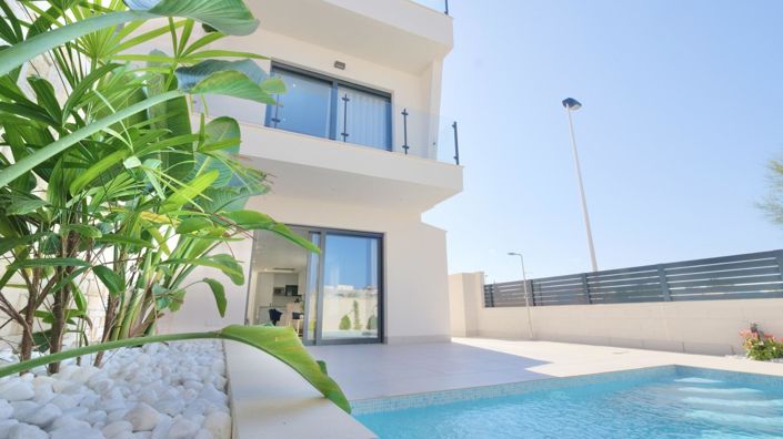 Image No.1-4 Bed Villa for sale