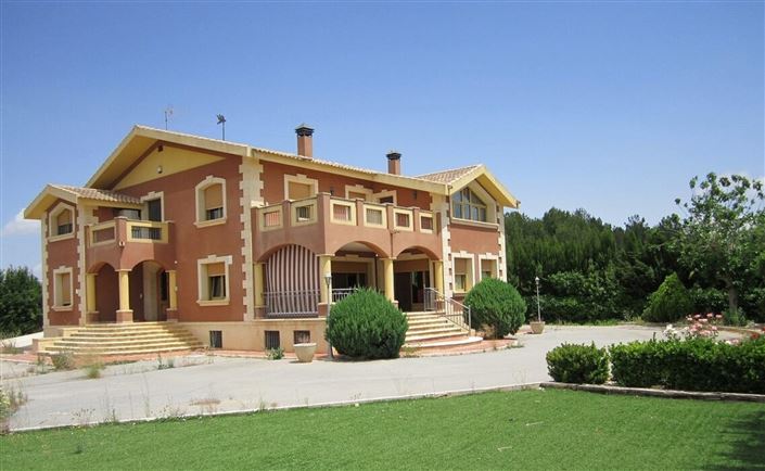 Image No.1-6 Bed Villa for sale