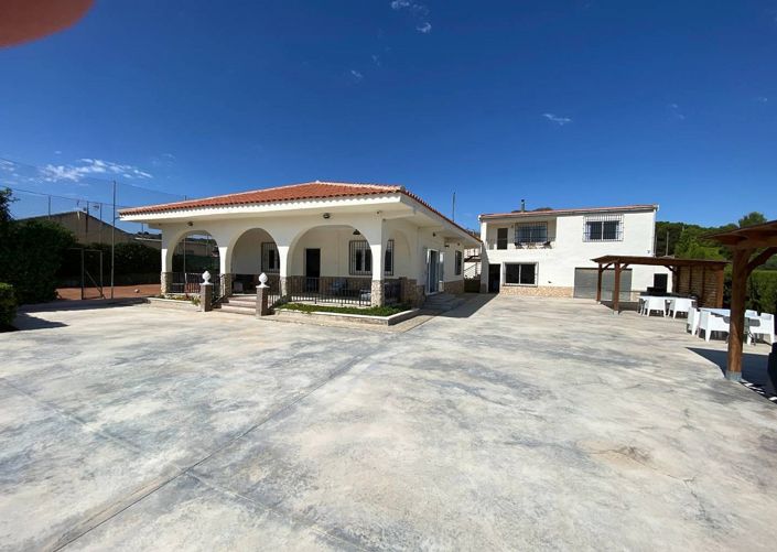 Image No.1-6 Bed Villa for sale