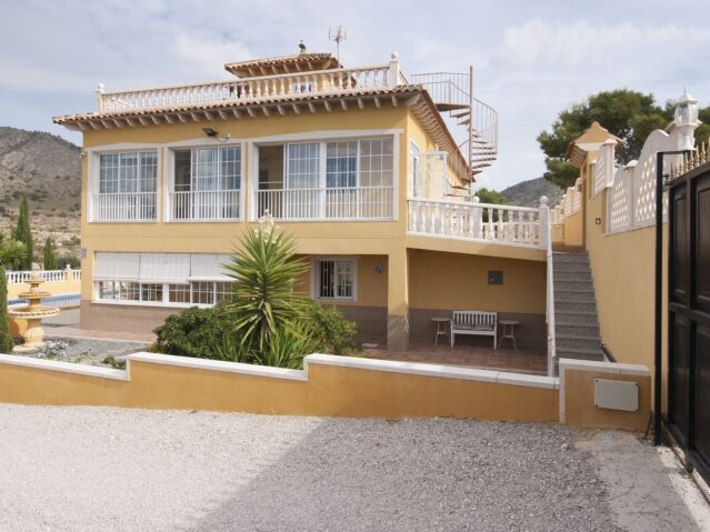 Image No.1-6 Bed Villa for sale