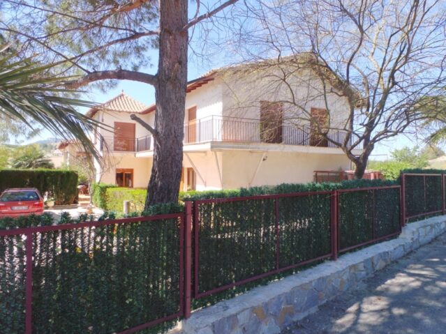 Image No.1-9 Bed Villa for sale