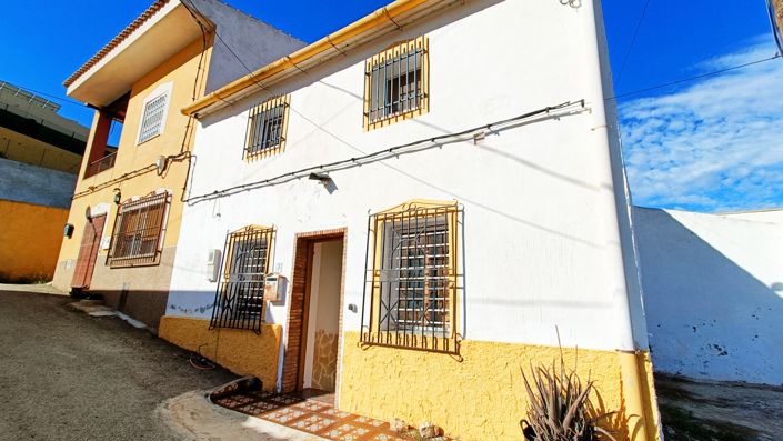 Image No.1-3 Bed Townhouse for sale