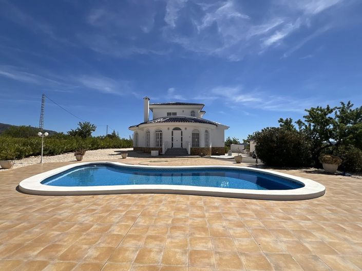 Image No.1-4 Bed Villa for sale