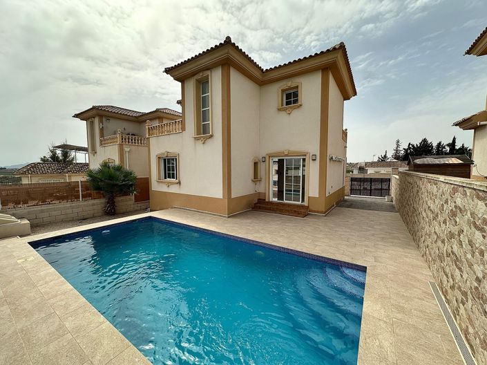 Image No.1-3 Bed Villa for sale