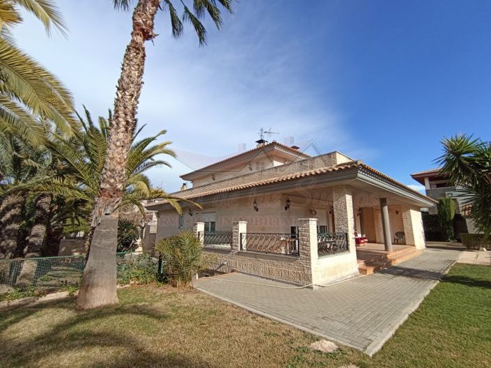 Image No.1-4 Bed Villa for sale