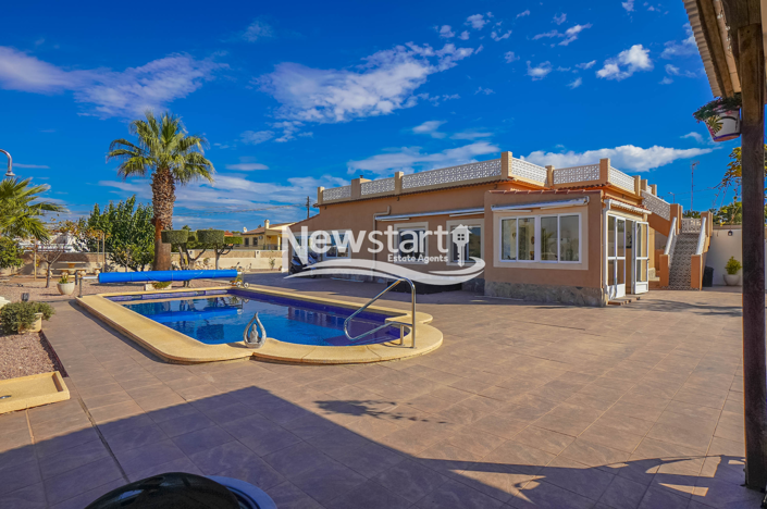 Image No.1-4 Bed Villa for sale