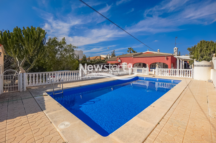 Image No.1-4 Bed Villa for sale